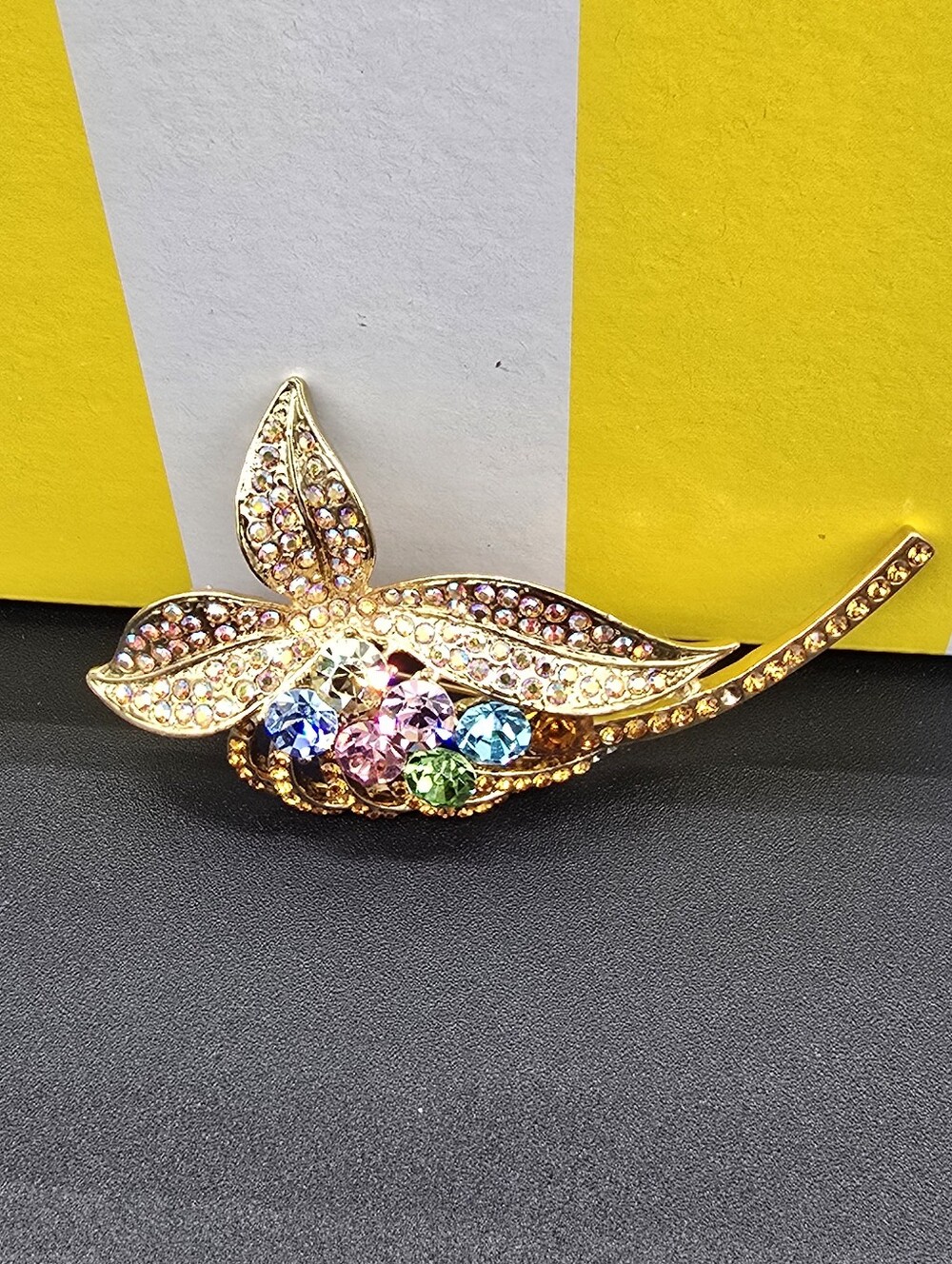 Gorgeous Gold Tone Multicolor Crystal Leaf Brooch #0939
